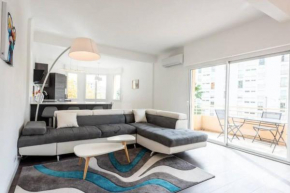 LE MADRID avec balcon proche Croisette, plages et Palais des Festivals